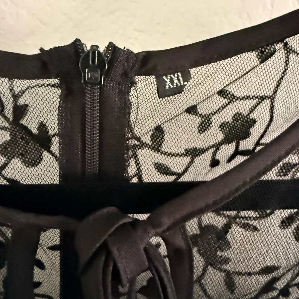 NWOT Chic Blue and Black Lace Dress - Picture 3 of 6